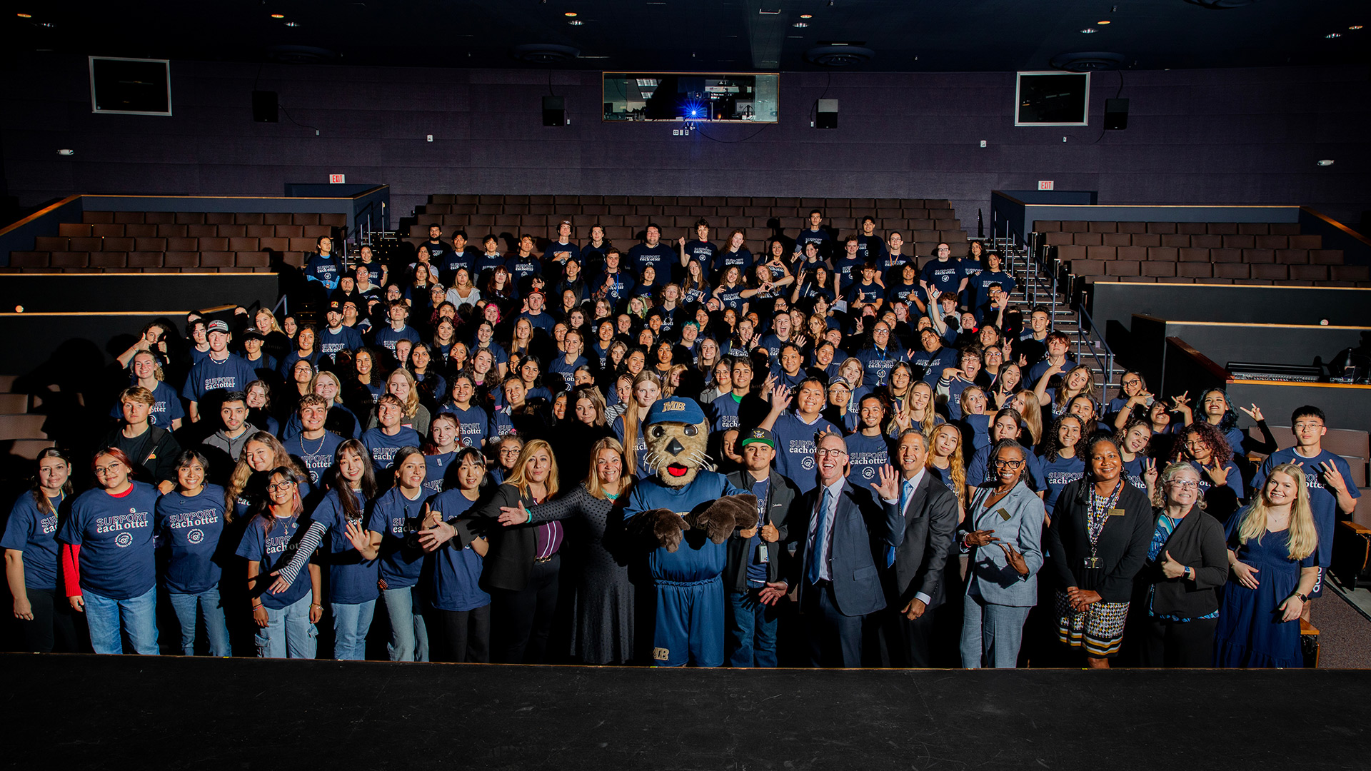 President Quinones, students, staff and faculty at convocation