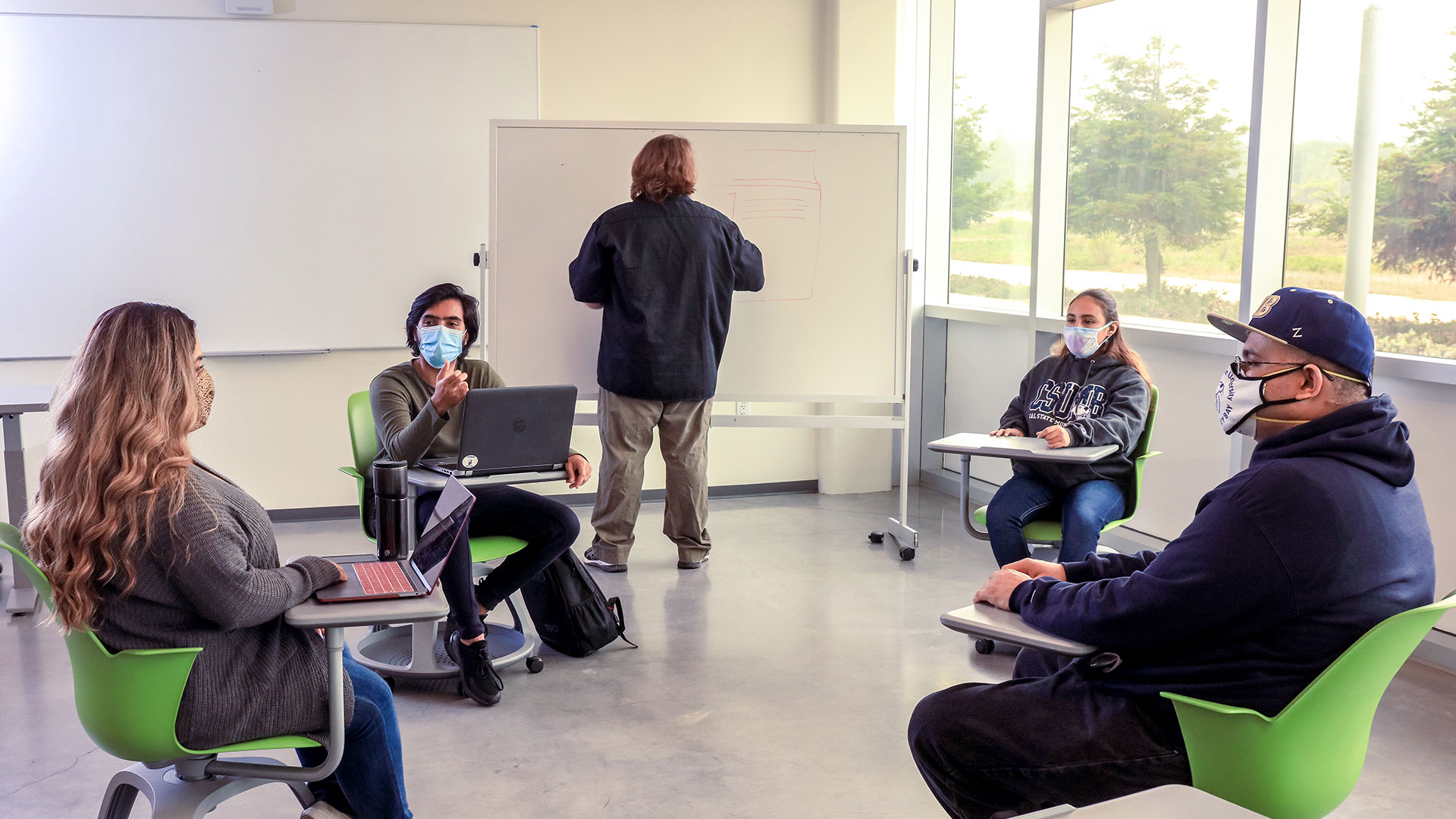 Photo: Group of students in a classroom