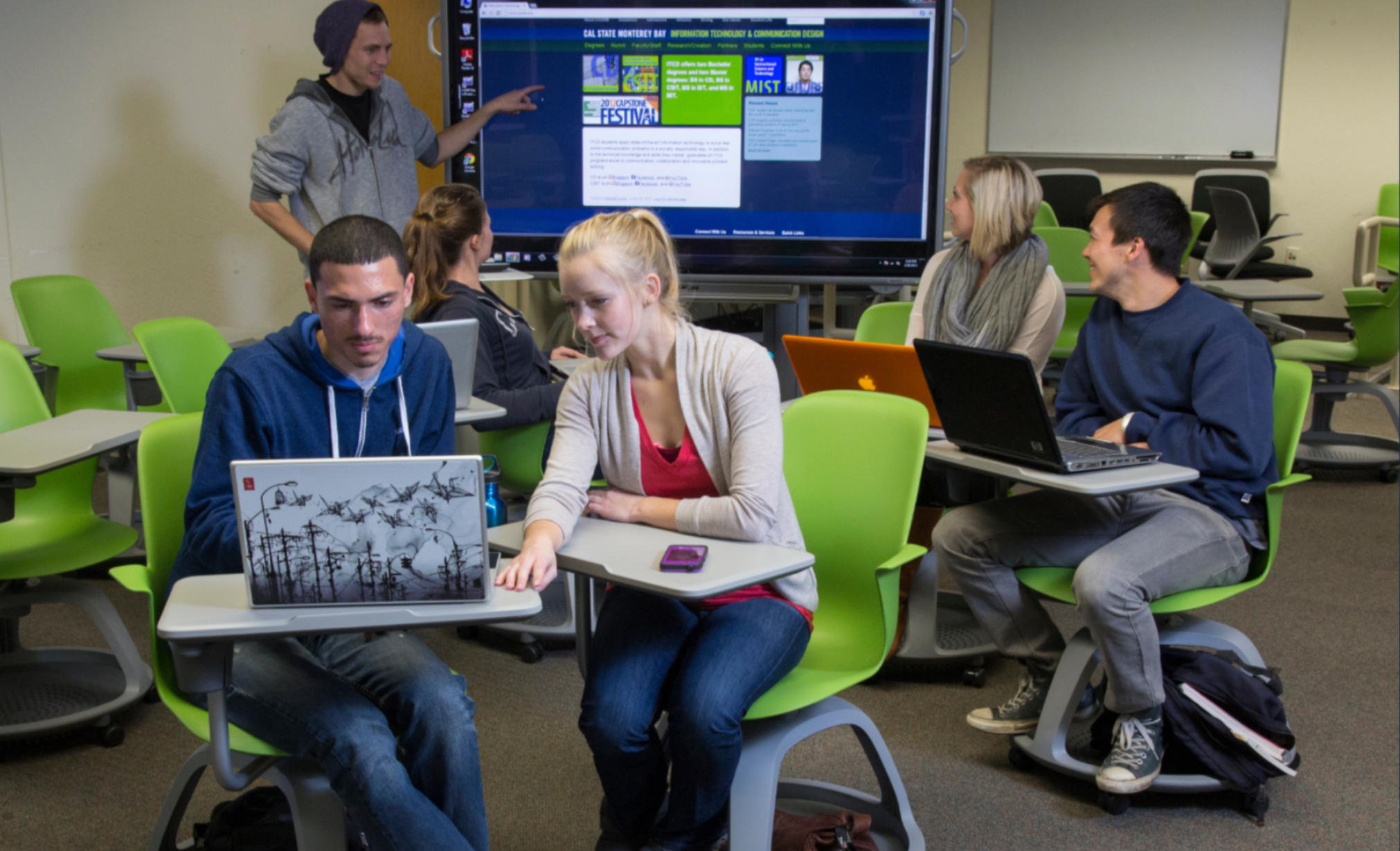 Business Minor students in green rolling chairs