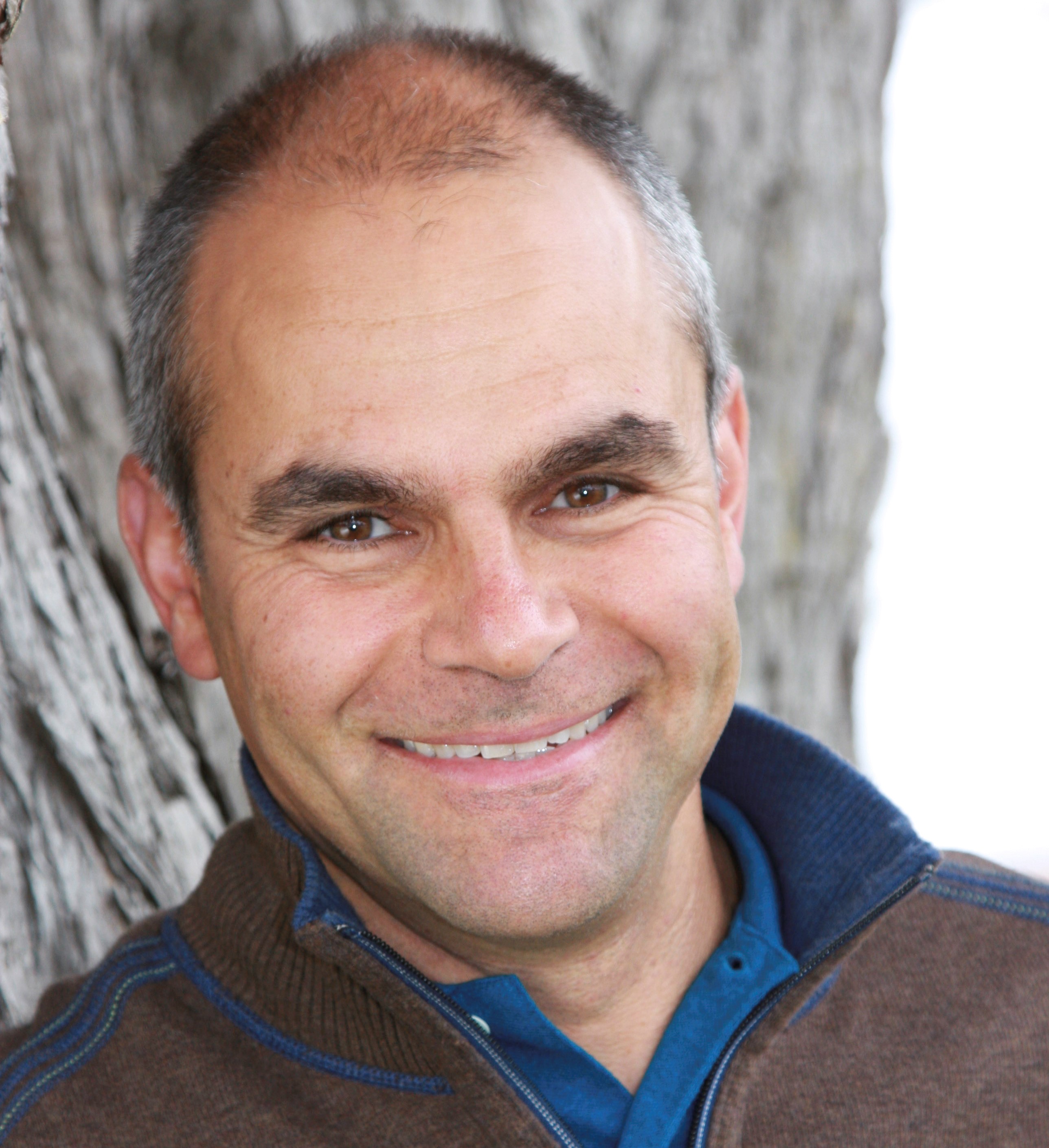 Headshot image of Dr. Daniel Fernandez