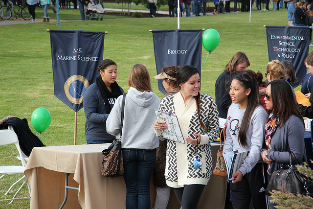 Students at prospective student visitation day