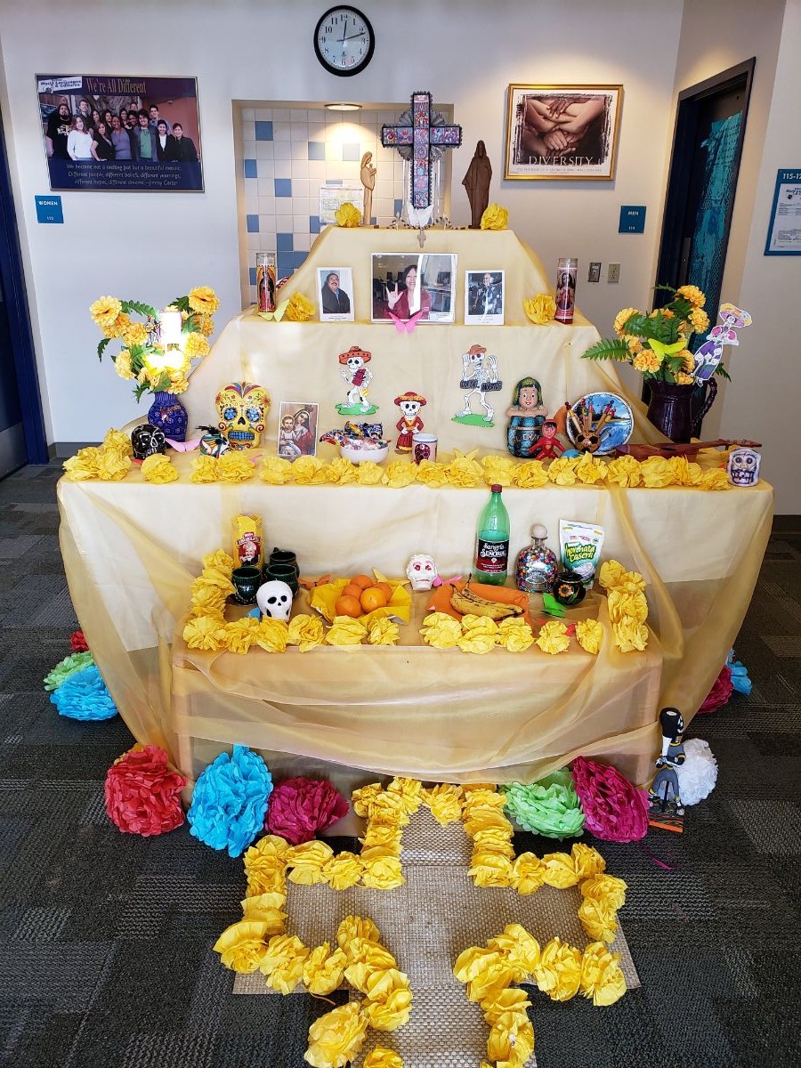 2018 Día de los muertos altar, by Casas-Ruiz, in the WLC Lobby