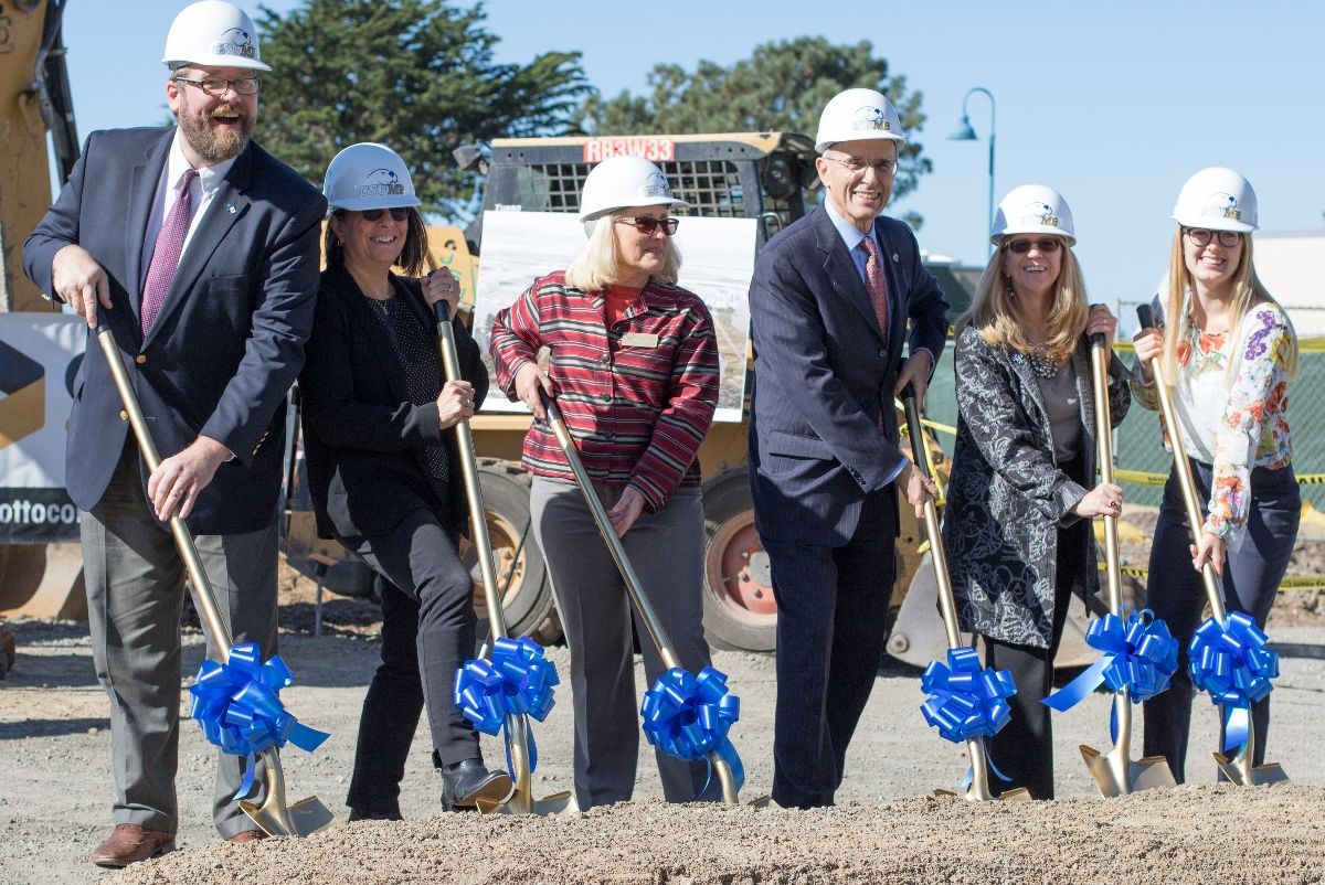 President Ochoa digs his gold shovel into the ground