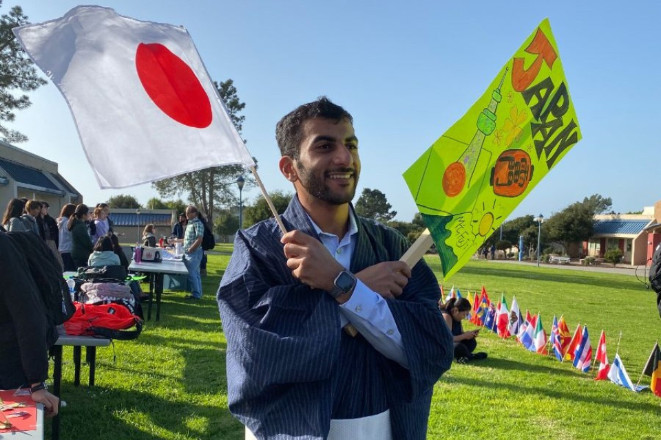 Abdullah Alturki holding Japanese flag