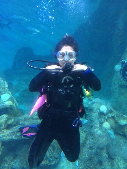 Jen underwater doing a dive presentation