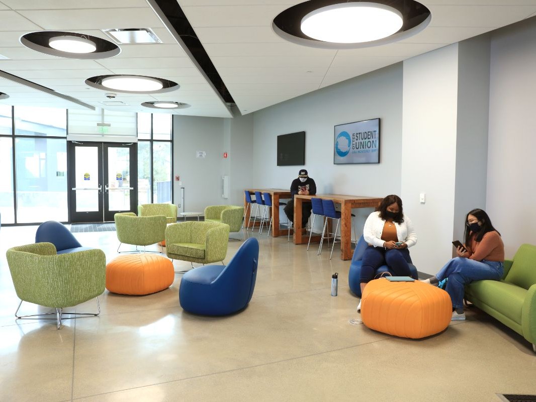 Photo: Students in the lounge in OSU