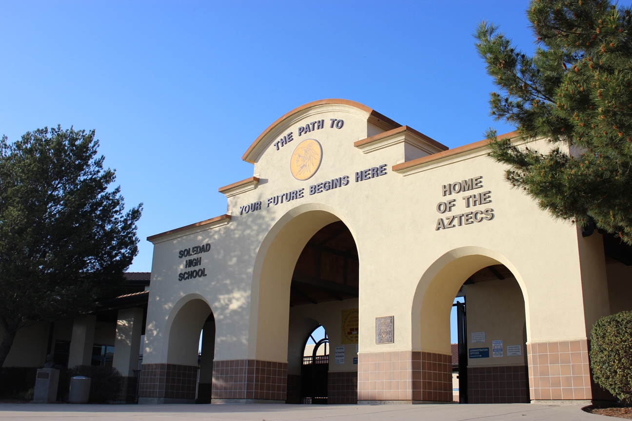 Photo of the Soledad High School campus, front view.