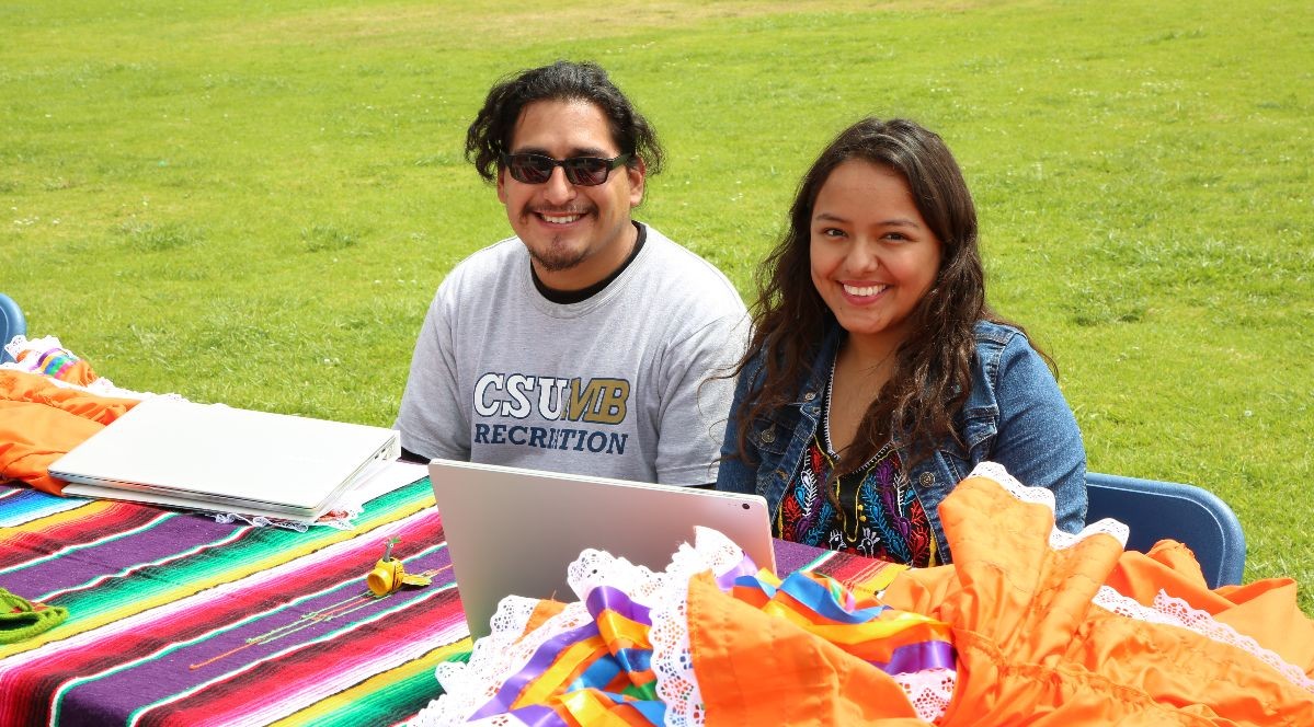 students tabling at Otter Showcase 2017