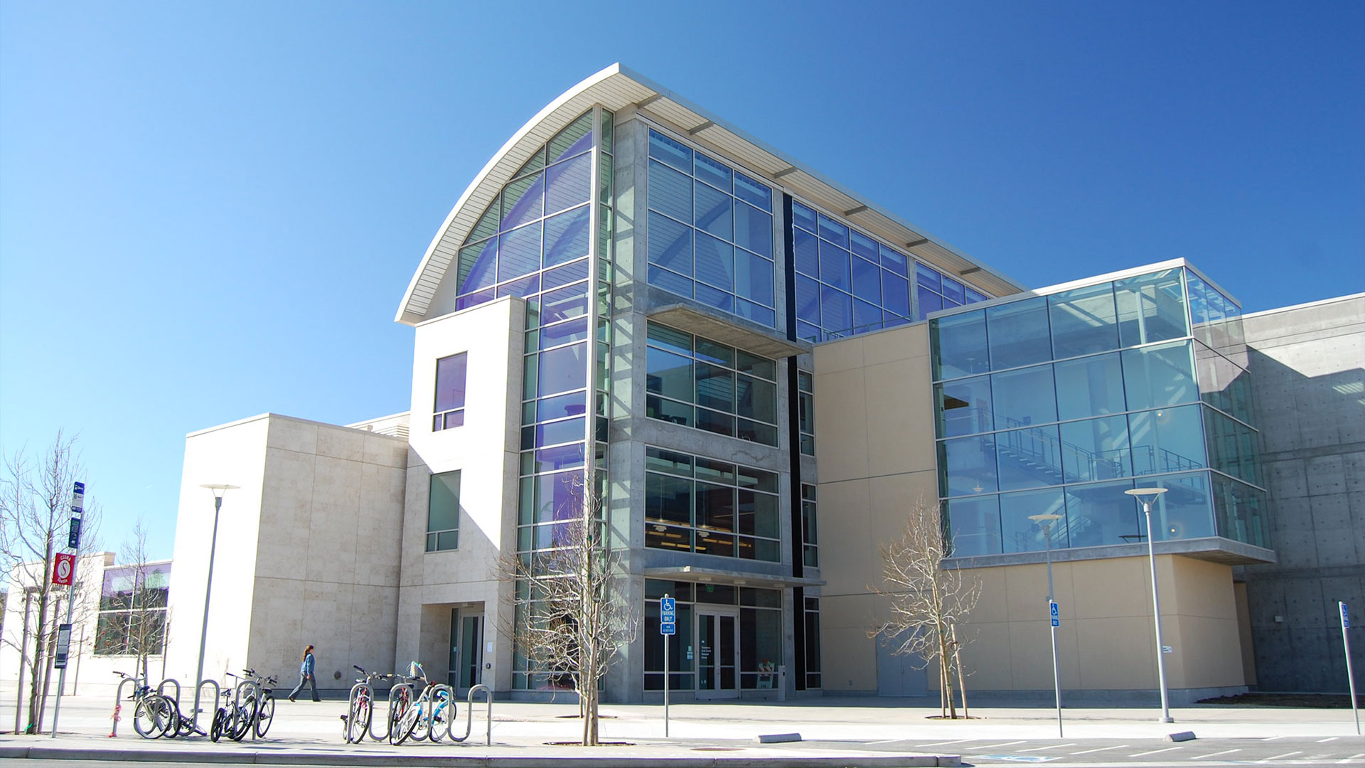 Photo: Tanimura and Antle Library Building