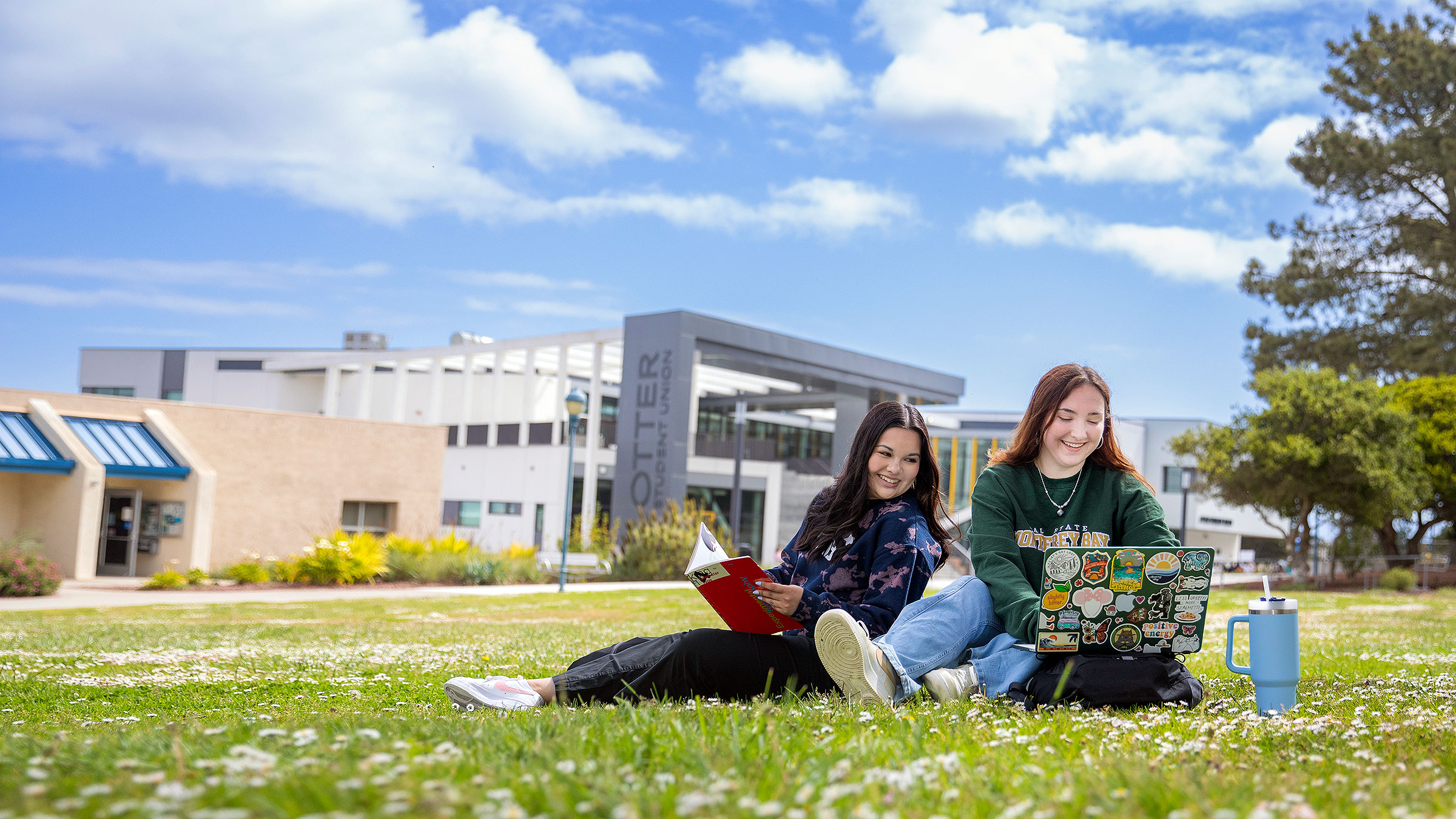 Two students studying in the quad | Photo by: Brent Dundore-Arias